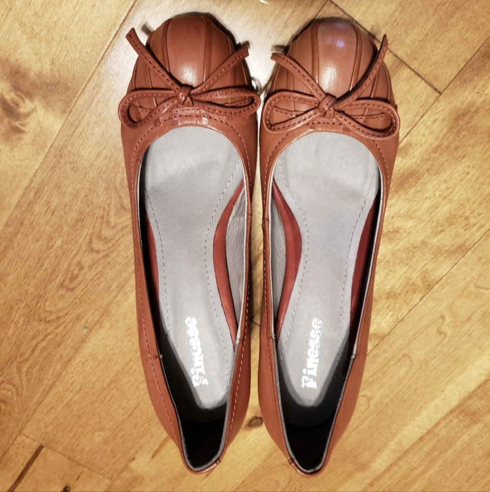 Finesse wedge shoes size 8.5